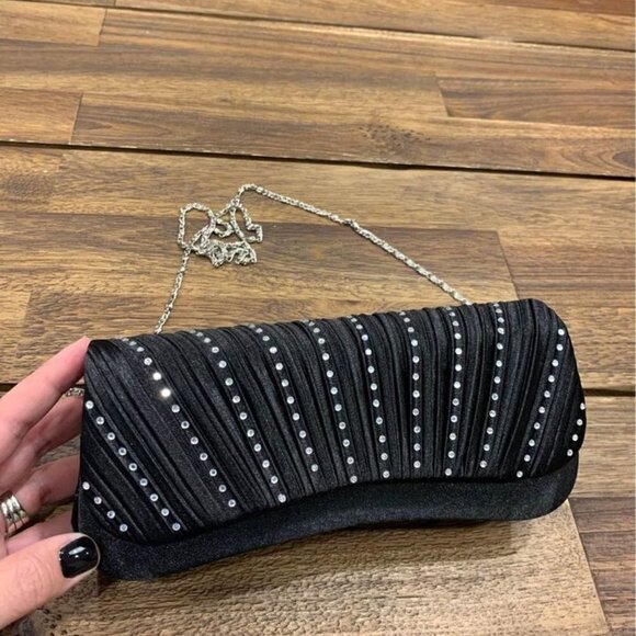 WOMAN’S rhinestone black satin clutch purse. Chain strap. Holds a lot. - Picture 3 of 8